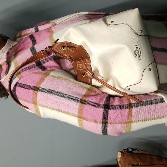 Leather bucket bag with drawstring - Picture 9 of 11